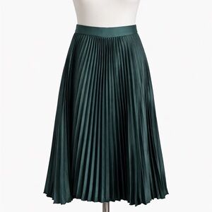 H&M Green A-Line Pleated Skirt- US 10